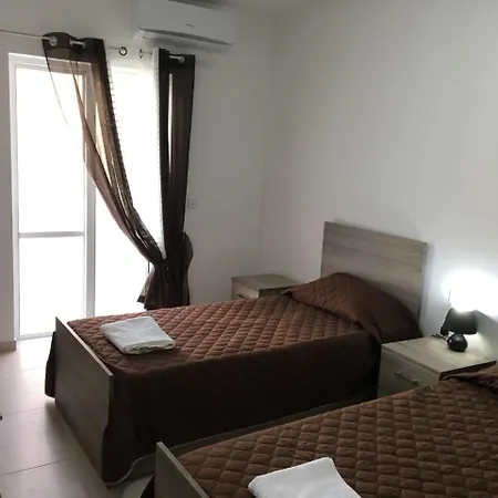 Homestay In L Imsida Проживание в семье